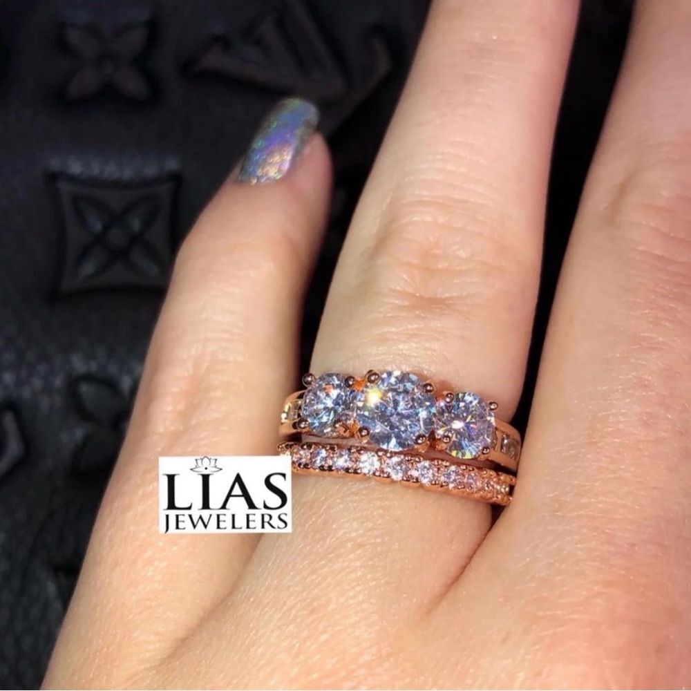 New 18k rose gold wedding ring set